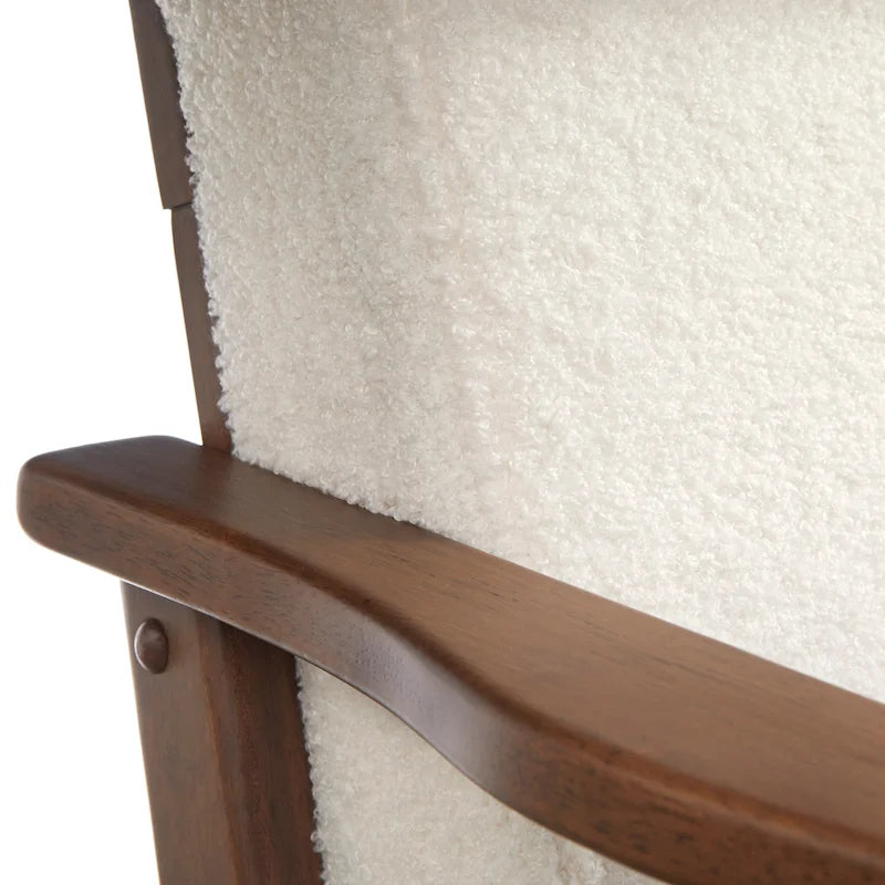 Poltrona decorativa moderna di metà secolo con struttura in legno di rubberwood, pelle vegana e bouclé