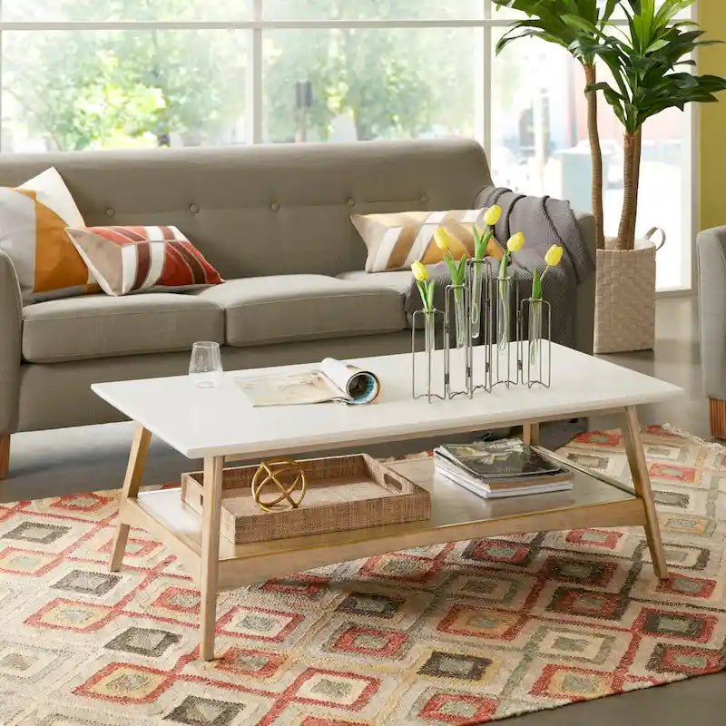 Tavolino da caffè in legno color bianco sporco, stile metà secolo, con ripiano contenitore inferiore