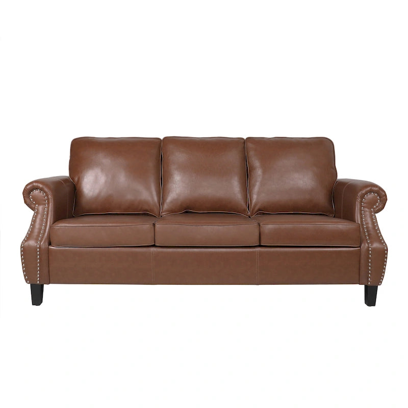 Divano a 3 posti in similpelle con braccioli arrotolati e bordino con borchie, marrone cognac