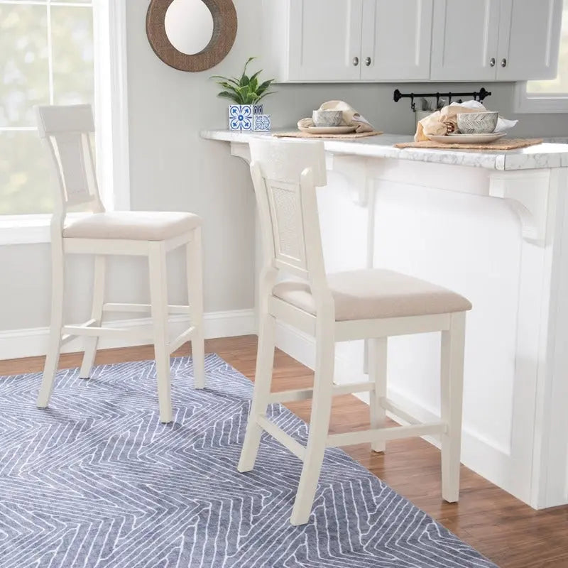 Sgabello da bancone in stile rustico con schienale in rattan intrecciato a mano e seduta imbottita, effetto legno grigio e bianco