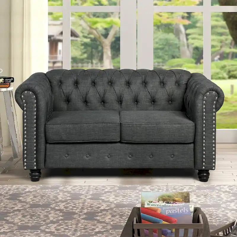 Divanetto Chesterfield imbottito trapuntato con bottoni, bordino con borchie e gambe in legno massello