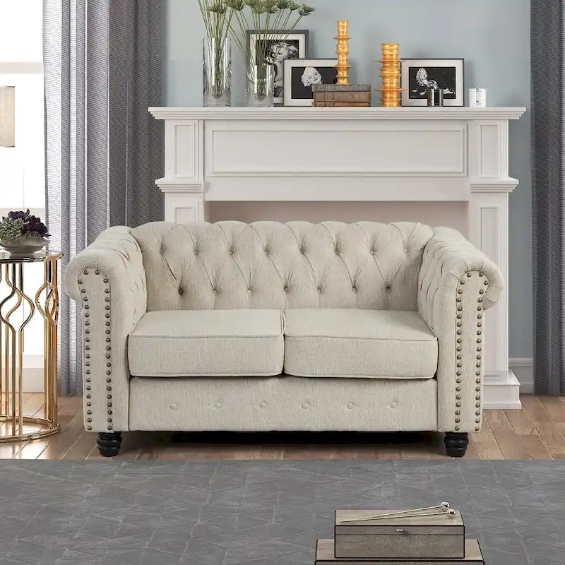 Divanetto Chesterfield imbottito trapuntato con bottoni, bordino con borchie e gambe in legno massello