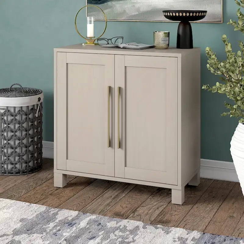 Mobiletto d'accento da 28 pollici con effetto venatura del legno, doppie ante e maniglie dorate