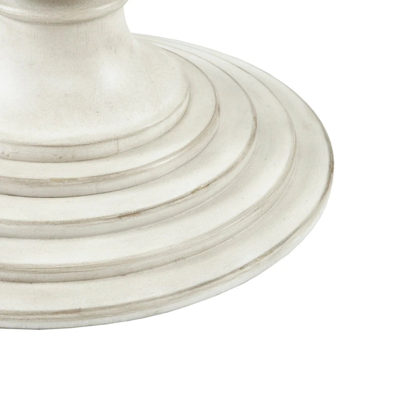 Tavolo da pranzo rotondo con base a piedistallo scultorea, noce di recupero e finitura color crema anticato