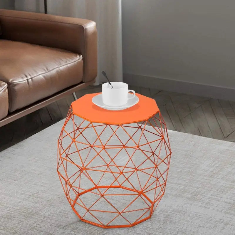 Tavolino d'appoggio con struttura in ferro geometrica, Stile industriale moderno