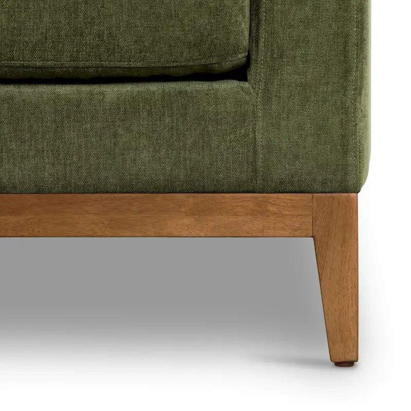 Divano da 90" in velluto verde effetto vissuto con gambe in legno di gomma e cuscini in piuma e piumino