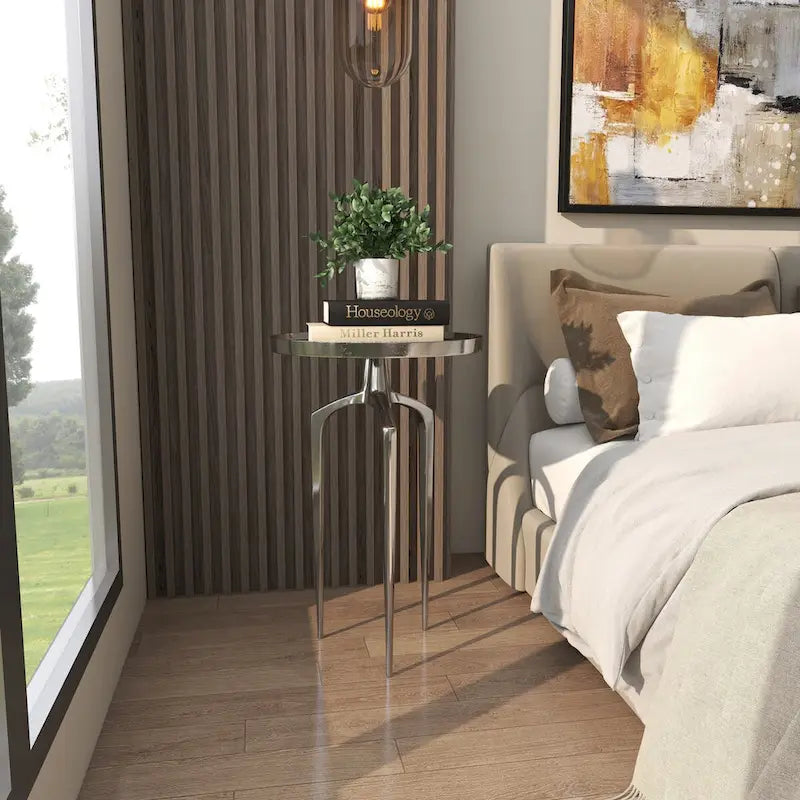 Tavolino d'appoggio/laterale con vassoio in alluminio su base a treppiede - Oro, Argento o Nero - Roche River Decor